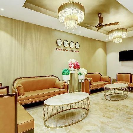 Hôtel Capital O 28086 Sindhura Grand à Haïdarabad Extérieur photo