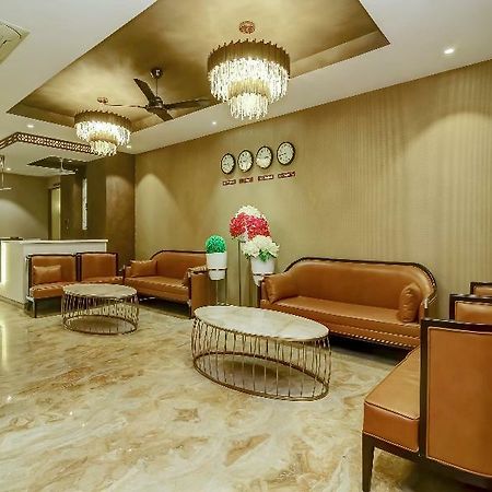 Hôtel Capital O 28086 Sindhura Grand à Haïdarabad Extérieur photo