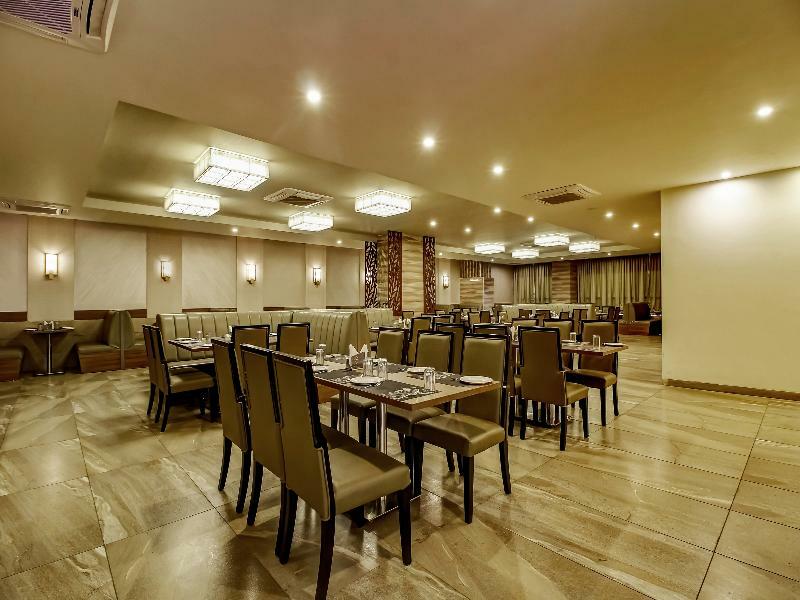 Hôtel Capital O 28086 Sindhura Grand à Haïdarabad Extérieur photo