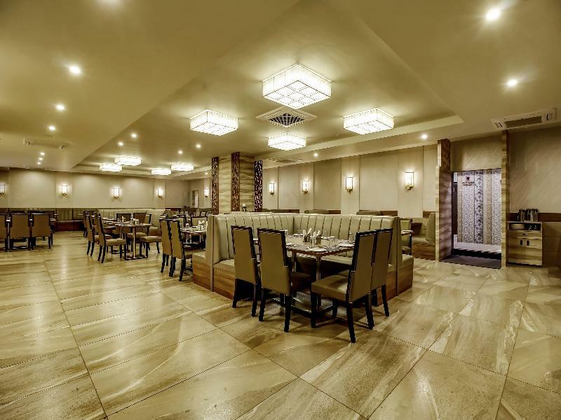 Hôtel Capital O 28086 Sindhura Grand à Haïdarabad Extérieur photo