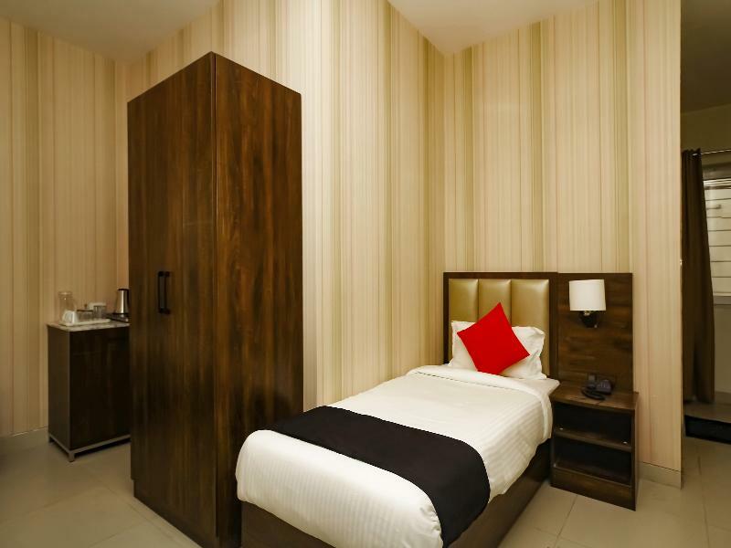 Hôtel Capital O 28086 Sindhura Grand à Haïdarabad Extérieur photo