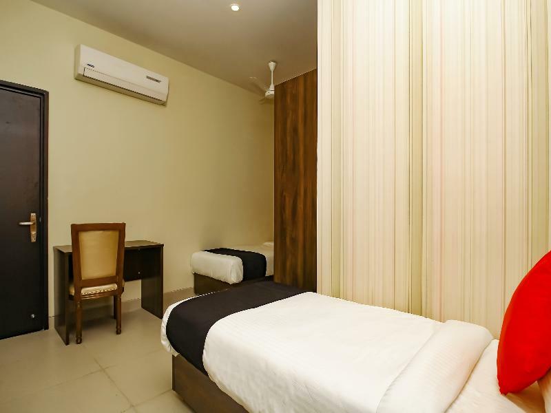 Hôtel Capital O 28086 Sindhura Grand à Haïdarabad Extérieur photo