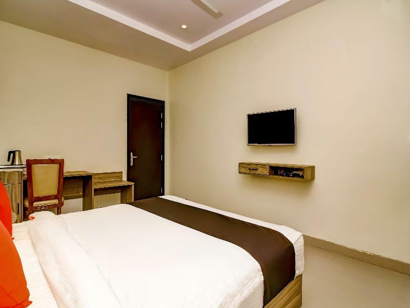 Hôtel Capital O 28086 Sindhura Grand à Haïdarabad Extérieur photo
