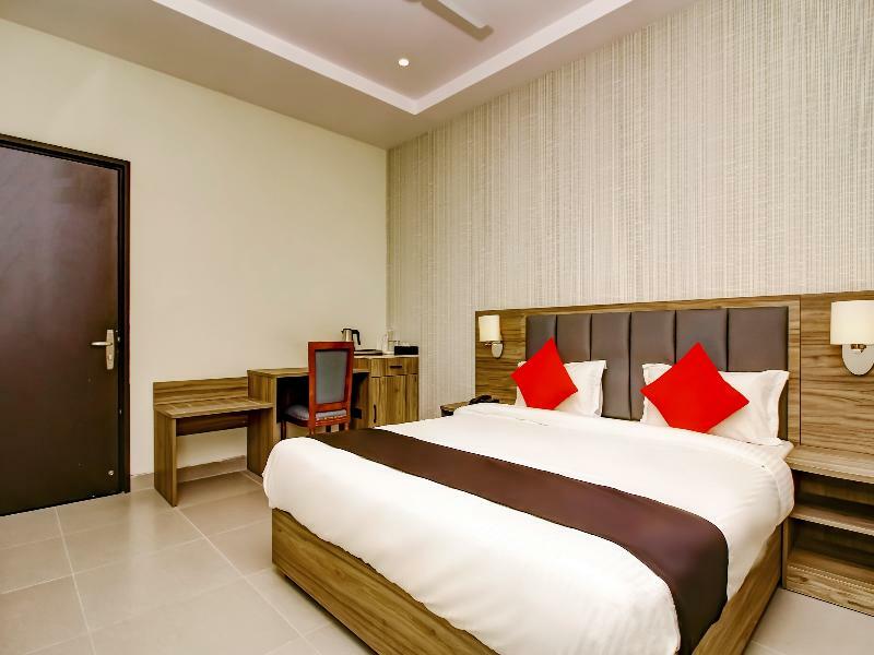 Hôtel Capital O 28086 Sindhura Grand à Haïdarabad Extérieur photo